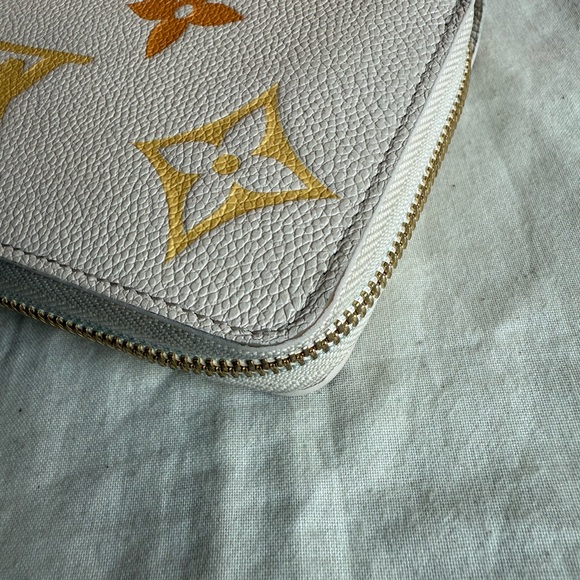 LOUIS VUITTON Empreinte Monogram Giant By The Pool Zippy Wallet Cream Saffron - Picture 12 of 16